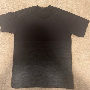 Lululemon Men’s Metal Vent Tee Shirt - Excellent Condition